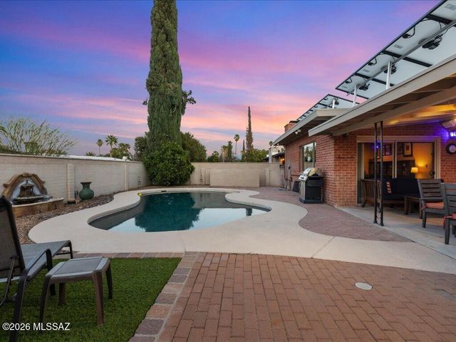 8901 E Bellevue Street, Tucson, AZ 85715