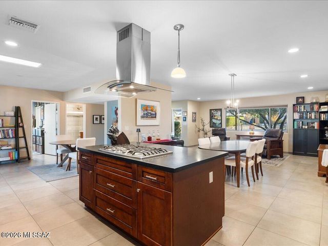 8901 E Bellevue Street, Tucson, AZ 85715