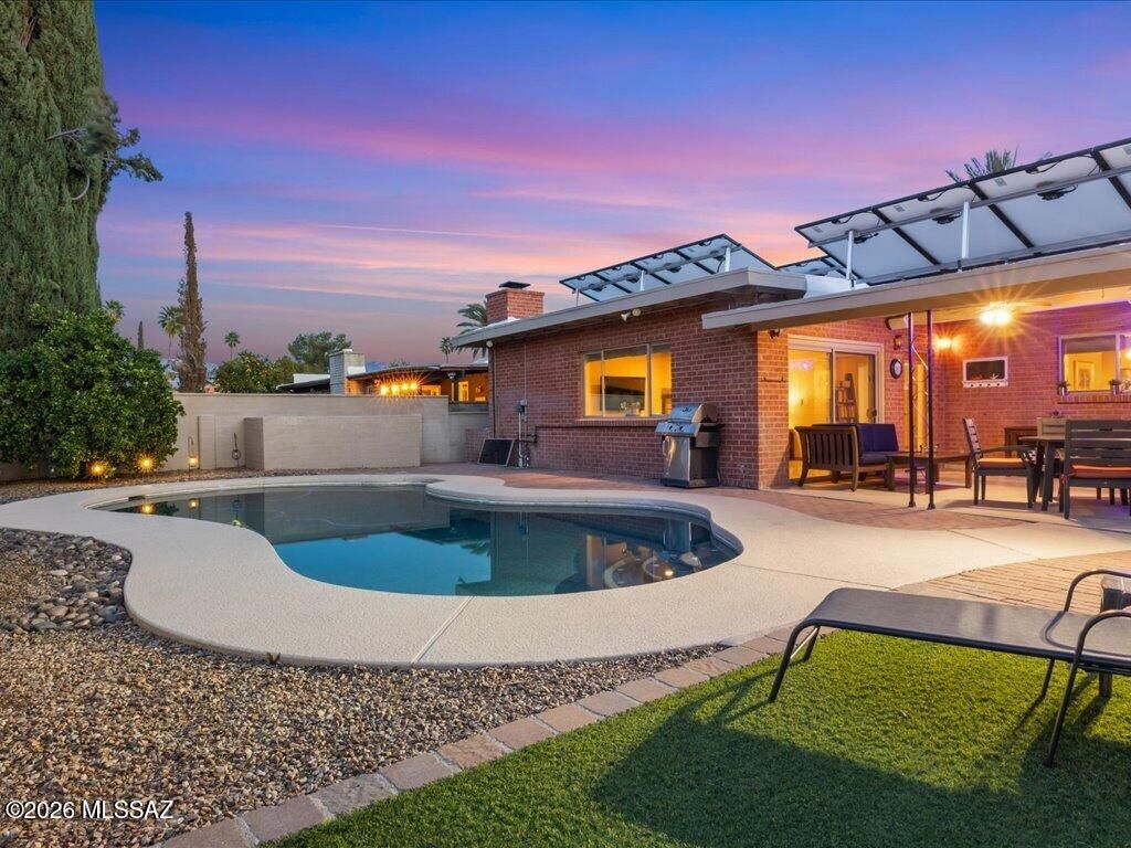 8901 E Bellevue Street, Tucson, AZ 85715