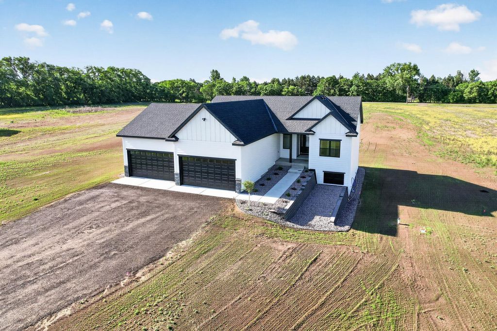 13437 295th Avenue NW, Princeton, MN 55371