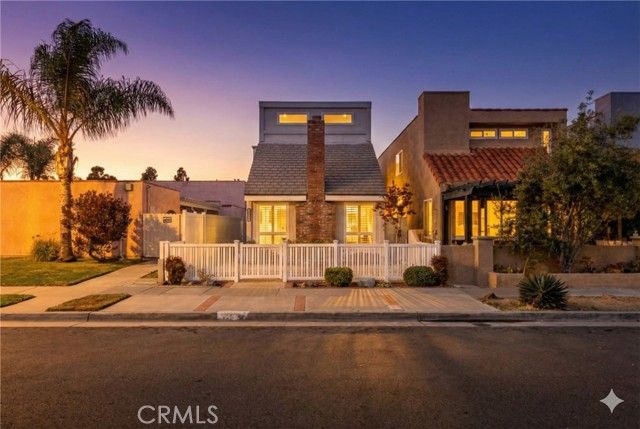 203 Utica Avenue, Huntington Beach, CA 92648