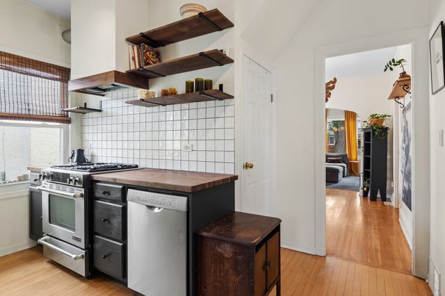 4834 W Cullom Avenue, Chicago, IL 60641