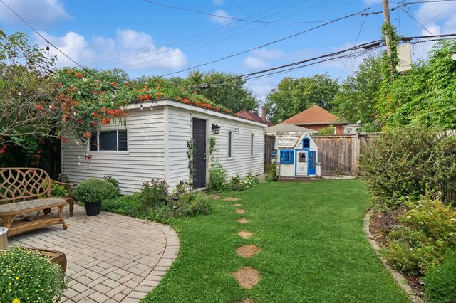 4834 W Cullom Avenue, Chicago, IL 60641