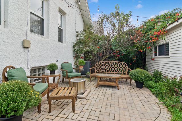 4834 W Cullom Avenue, Chicago, IL 60641
