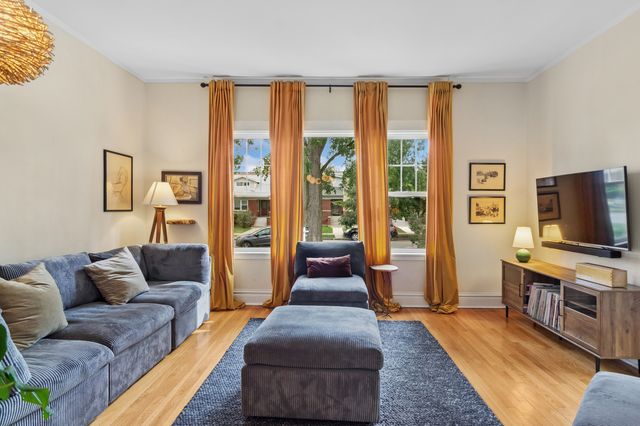 4834 W Cullom Avenue, Chicago, IL 60641