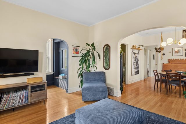 4834 W Cullom Avenue, Chicago, IL 60641