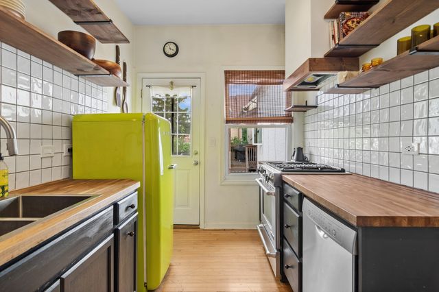 4834 W Cullom Avenue, Chicago, IL 60641