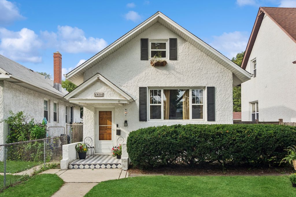 4834 W Cullom Avenue, Chicago, IL 60641
