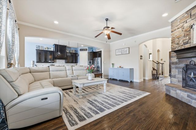 509 Autumn Run Drive, Midlothian, TX 76065