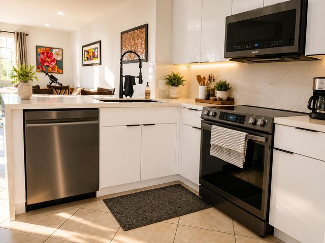 111 NW 2ND Avenue 10, Hallandale Beach, FL 33009