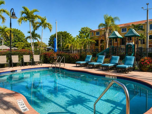 111 NW 2ND Avenue 10, Hallandale Beach, FL 33009