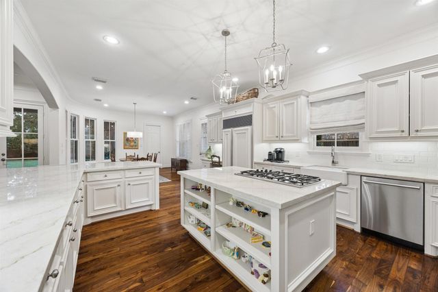 531 Three Corners Drive, Houston, TX 77024