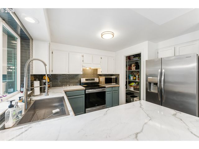 6213 Sw 33rd Pl, Portland, OR 97239