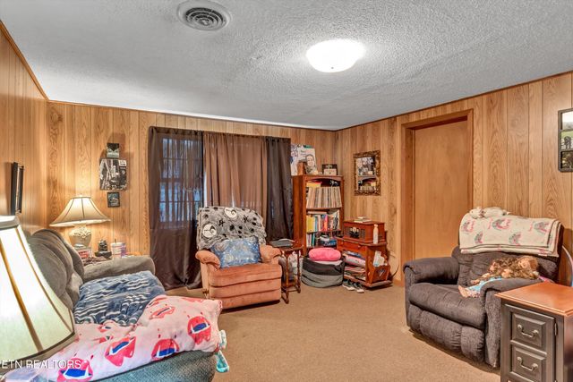 2204 NW Murray Rd, Knoxville, TN 37912