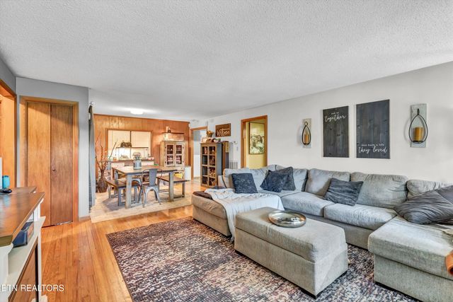 2204 NW Murray Rd, Knoxville, TN 37912