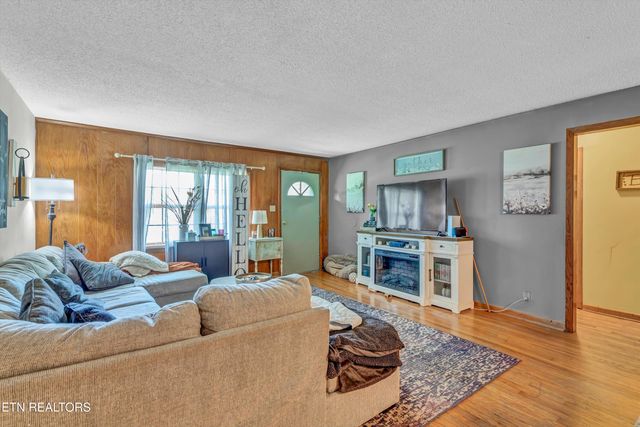 2204 NW Murray Rd, Knoxville, TN 37912