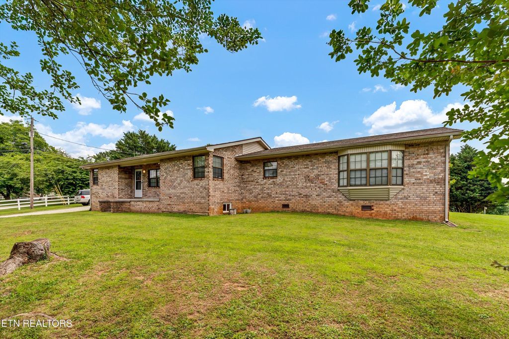 2204 NW Murray Rd, Knoxville, TN 37912