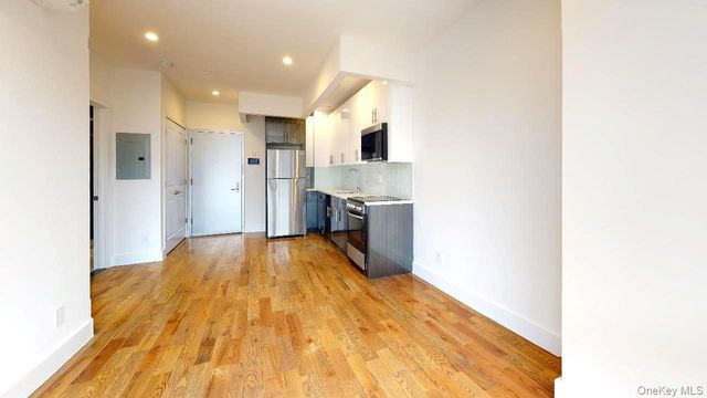 138-28 Queens Boulevard 5B, Briarwood, NY 11435