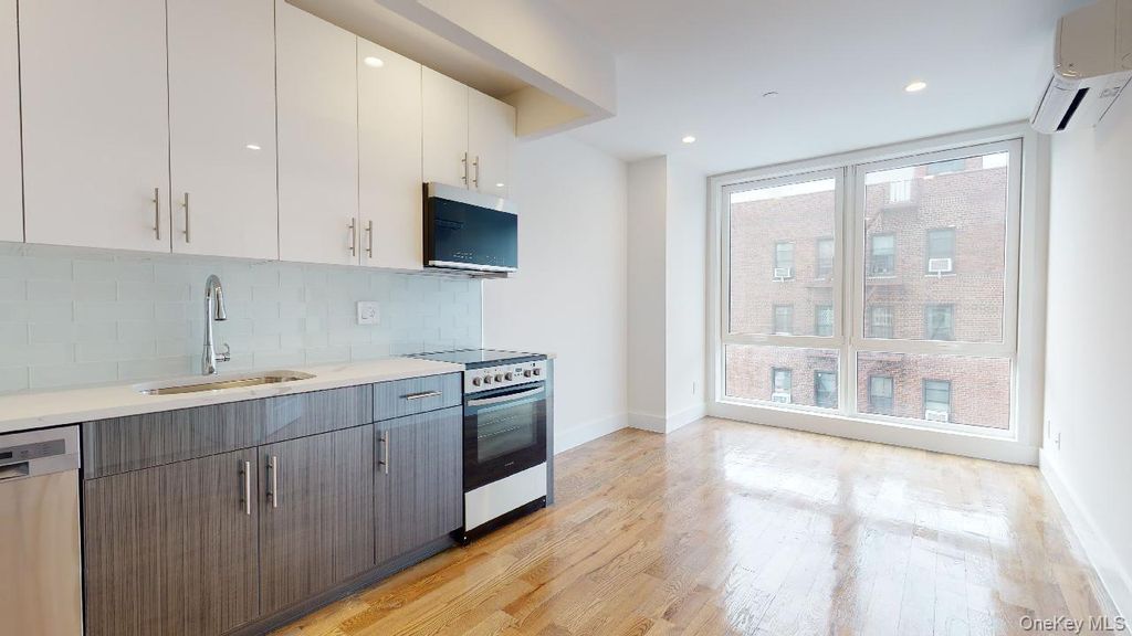 138-28 Queens Boulevard 5B, Briarwood, NY 11435