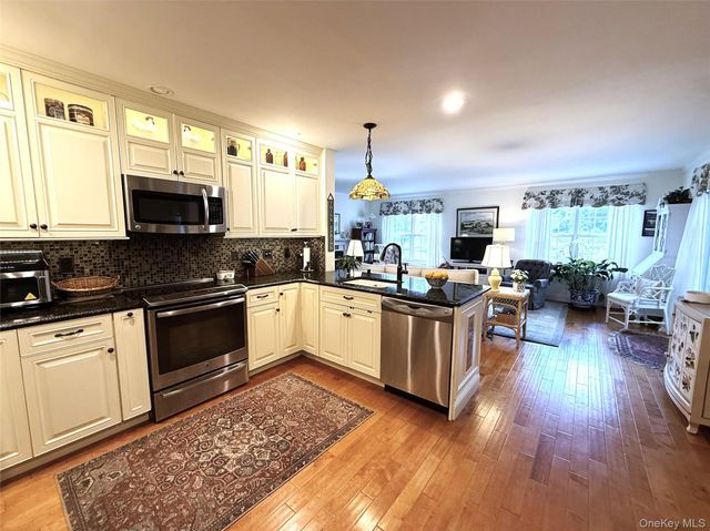 41 W Deer Trail, Pawling, NY 12564