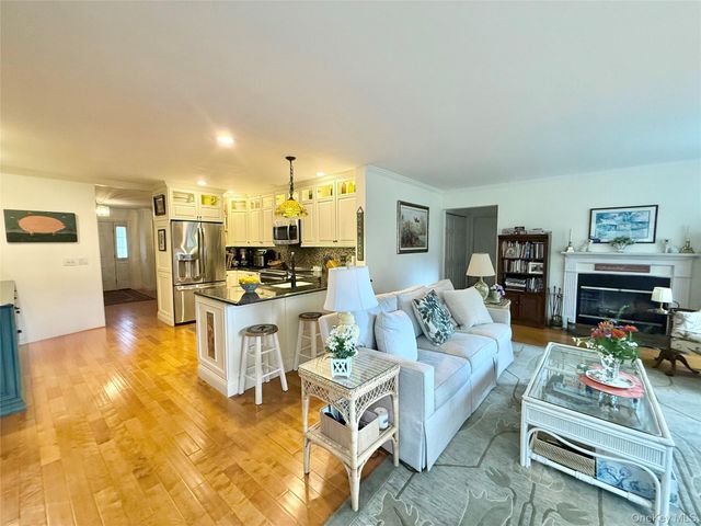 41 W Deer Trail, Pawling, NY 12564