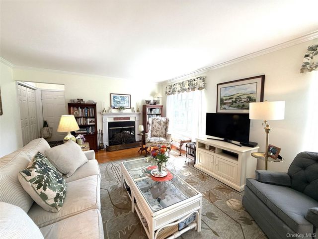 41 W Deer Trail, Pawling, NY 12564