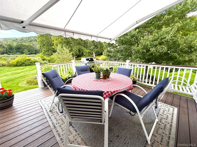 41 W Deer Trail, Pawling, NY 12564