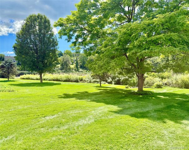 41 W Deer Trail, Pawling, NY 12564