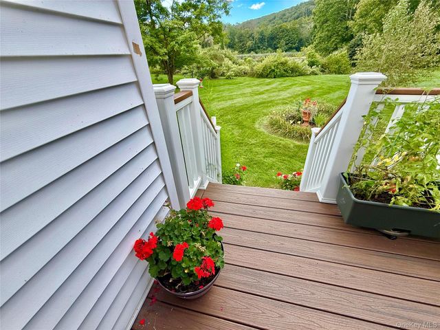41 W Deer Trail, Pawling, NY 12564