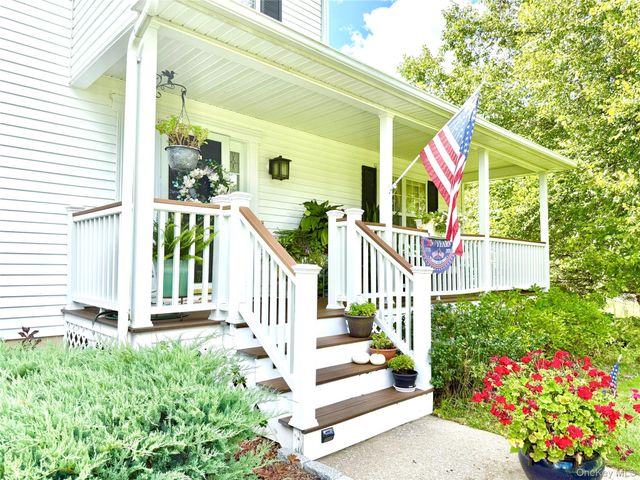 41 W Deer Trail, Pawling, NY 12564