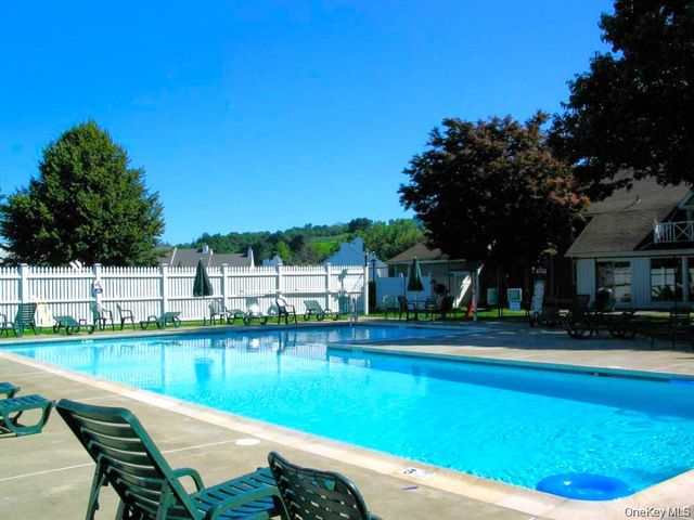 41 W Deer Trail, Pawling, NY 12564
