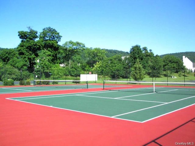 41 W Deer Trail, Pawling, NY 12564
