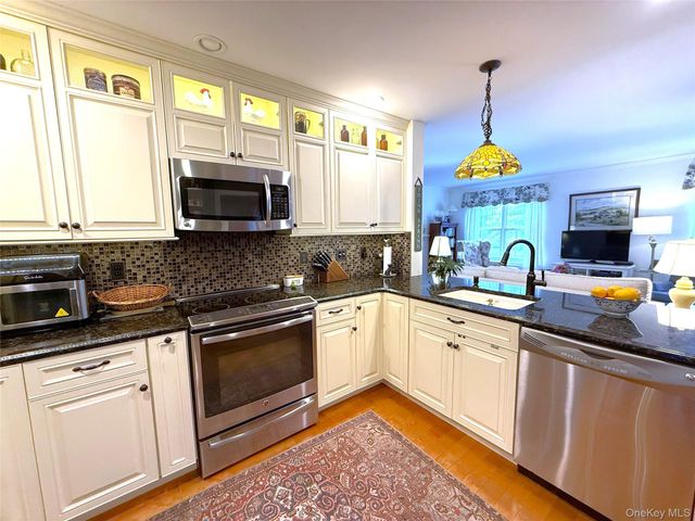 41 W Deer Trail, Pawling, NY 12564
