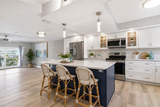 12482 CAPRI CIRCLE N 4, Treasure Island, FL 33706