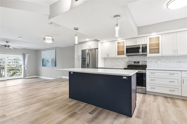 12482 CAPRI CIRCLE N 4, Treasure Island, FL 33706