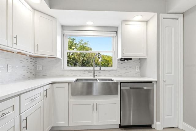 12482 CAPRI CIRCLE N 4, Treasure Island, FL 33706