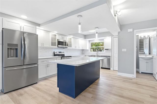 12482 CAPRI CIRCLE N 4, Treasure Island, FL 33706