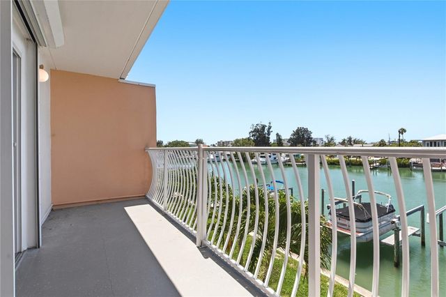 12482 CAPRI CIRCLE N 4, Treasure Island, FL 33706