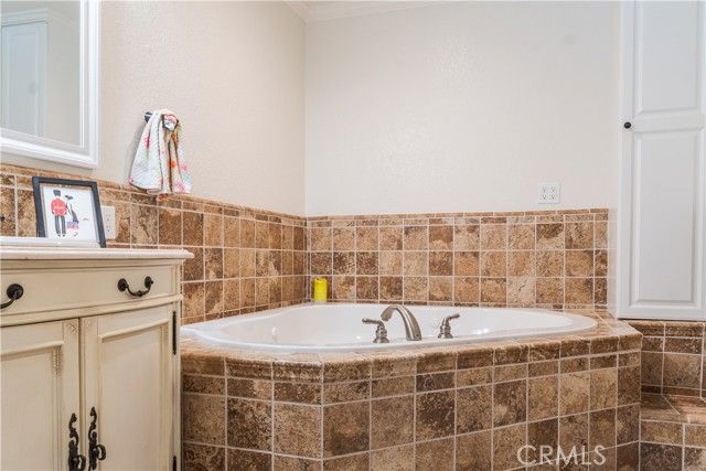 5739 N Pleasant, Fresno, CA 93711