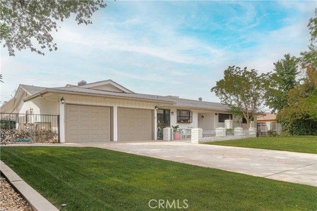 5739 N Pleasant, Fresno, CA 93711