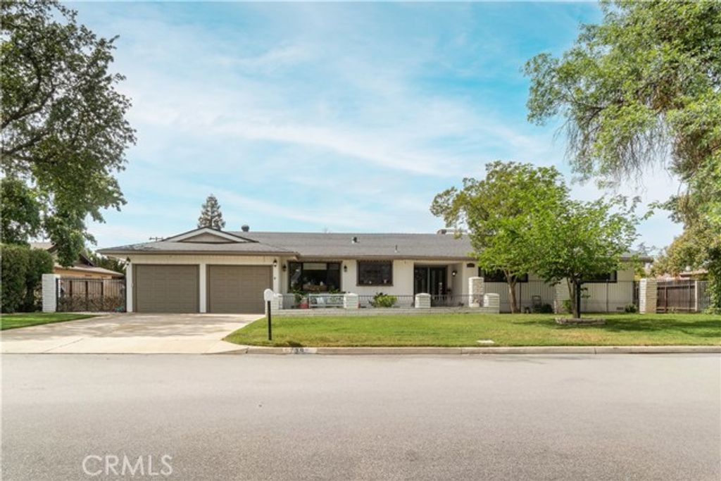 5739 N Pleasant, Fresno, CA 93711