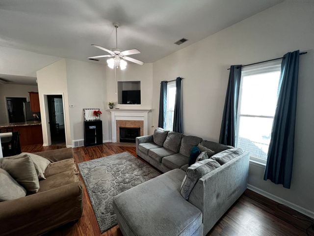 1197 MISTY ISLE DR, Memphis, TN 38103