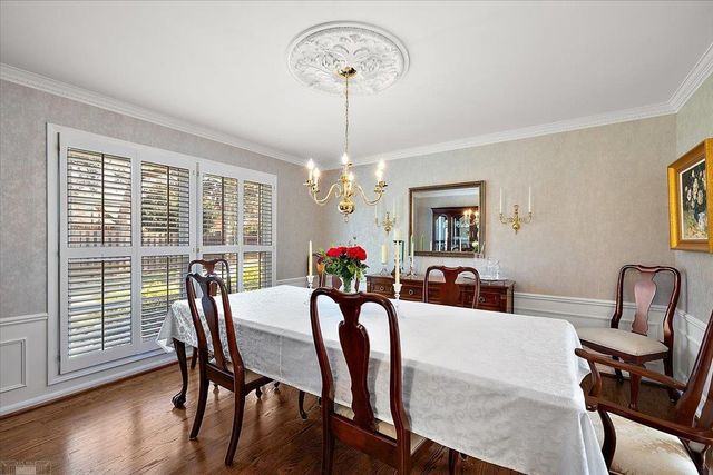 4 Elmsleigh Lane, Grosse Pointe, MI 48230