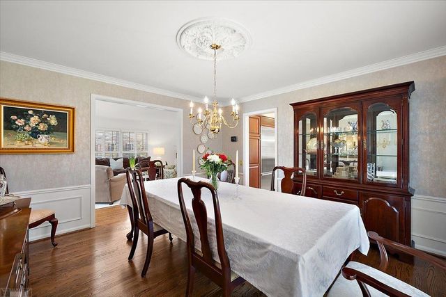 4 Elmsleigh Lane, Grosse Pointe, MI 48230