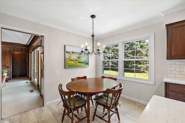 4 Elmsleigh Lane, Grosse Pointe, MI 48230