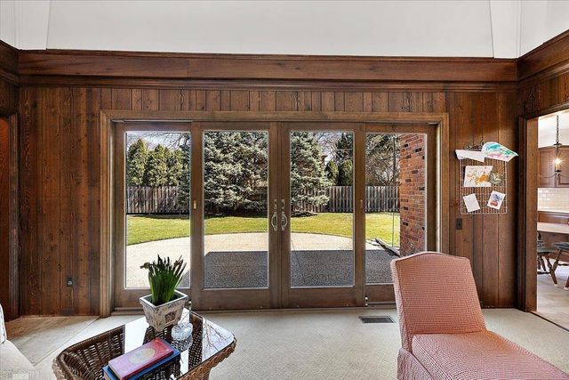 4 Elmsleigh Lane, Grosse Pointe, MI 48230