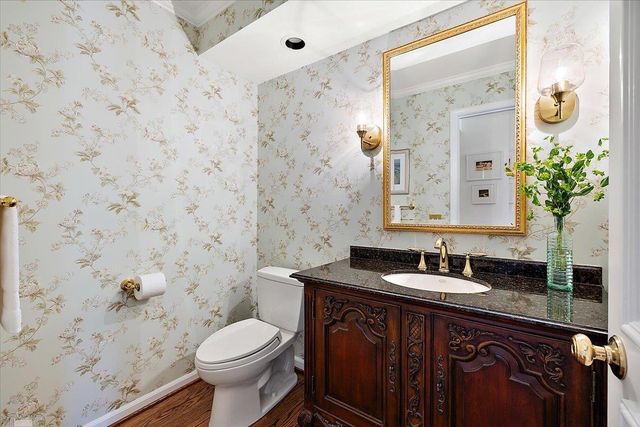 4 Elmsleigh Lane, Grosse Pointe, MI 48230
