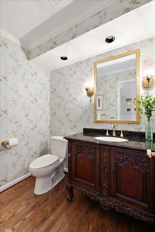 4 Elmsleigh Lane, Grosse Pointe, MI 48230