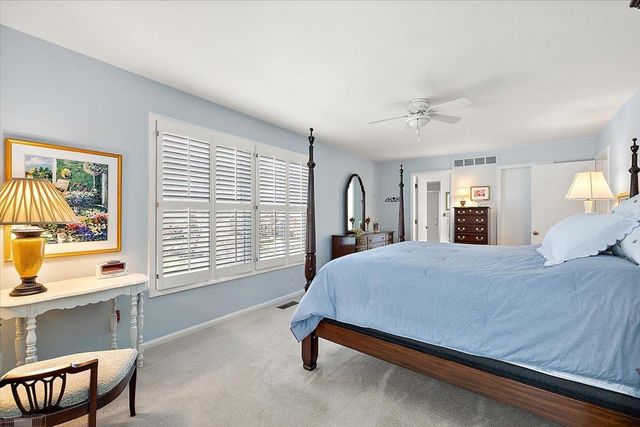 4 Elmsleigh Lane, Grosse Pointe, MI 48230