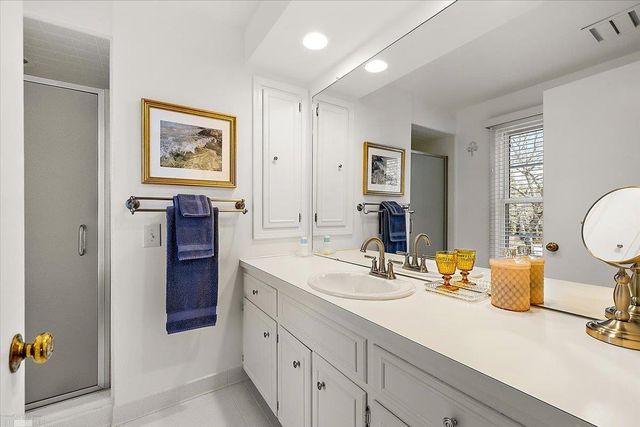 4 Elmsleigh Lane, Grosse Pointe, MI 48230